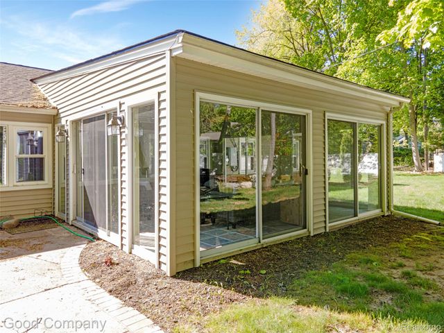4230 Orchard Way, Bloomfield Hills, MI 48301
