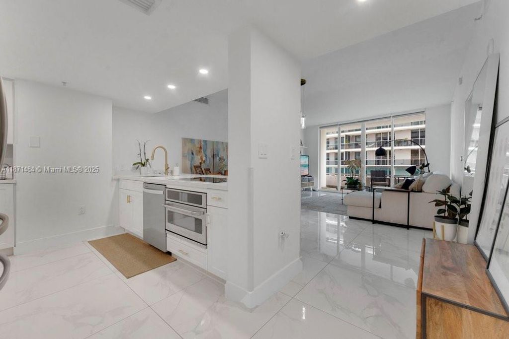 1800 N Bayshore Dr 614, Miami, FL 33132