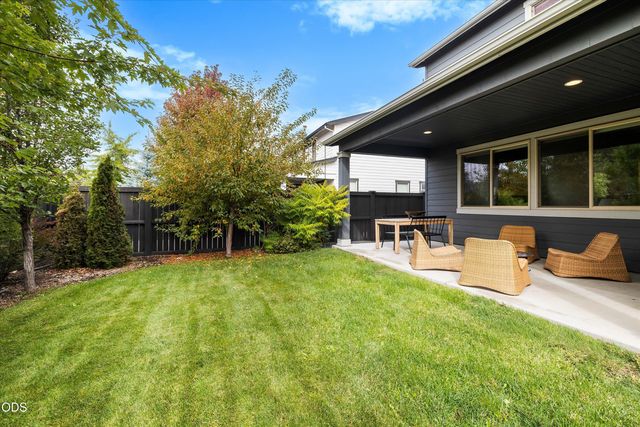 20991 NE Legend Place, Bend, OR 97701