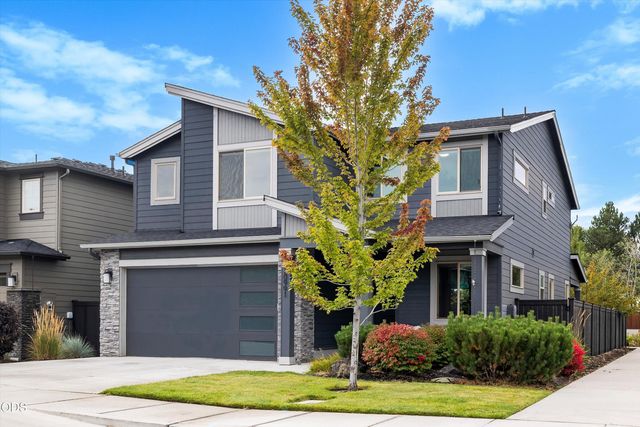 20991 NE Legend Place, Bend, OR 97701
