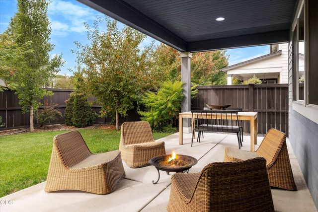 20991 NE Legend Place, Bend, OR 97701