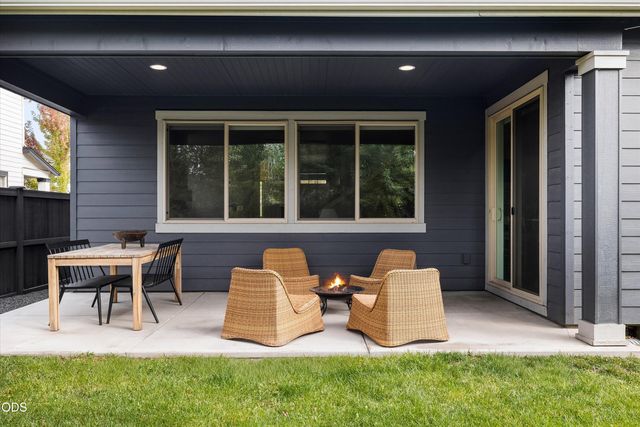 20991 NE Legend Place, Bend, OR 97701