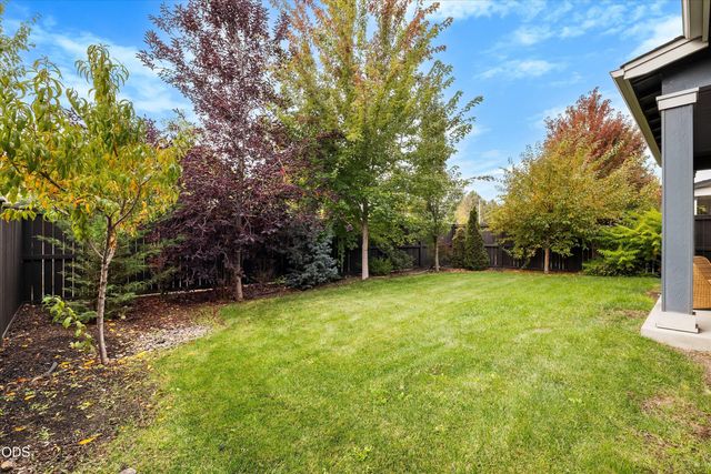 20991 NE Legend Place, Bend, OR 97701