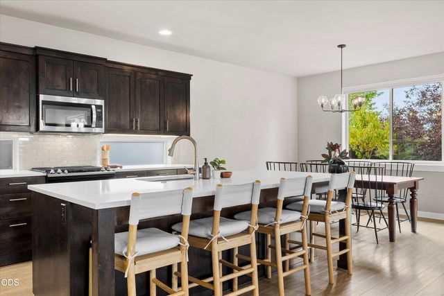 20991 NE Legend Place, Bend, OR 97701