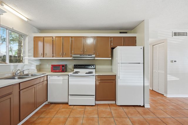 201 E College Boulevard UNIT 11, Niceville, FL 32578