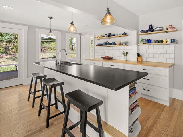 1506 Oak Hill Road, Williston, VT 05495