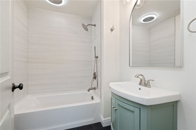 909 North Ave, Verona, PA 15147