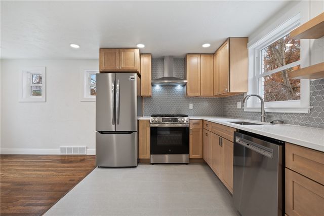 909 North Ave, Verona, PA 15147