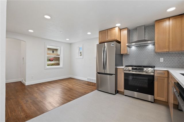 909 North Ave, Verona, PA 15147