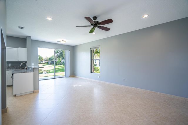 460 Rainbow Springs Terrace, Royal Palm Beach, FL 33411