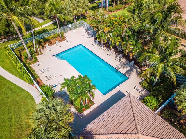 460 Rainbow Springs Terrace, Royal Palm Beach, FL 33411