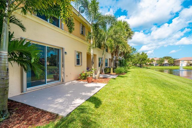 460 Rainbow Springs Terrace, Royal Palm Beach, FL 33411