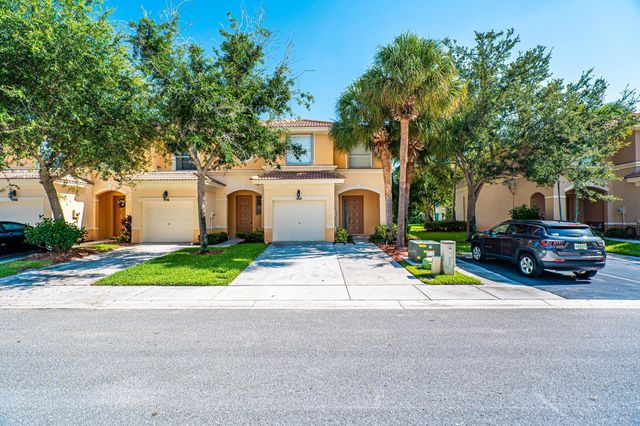 460 Rainbow Springs Terrace, Royal Palm Beach, FL 33411
