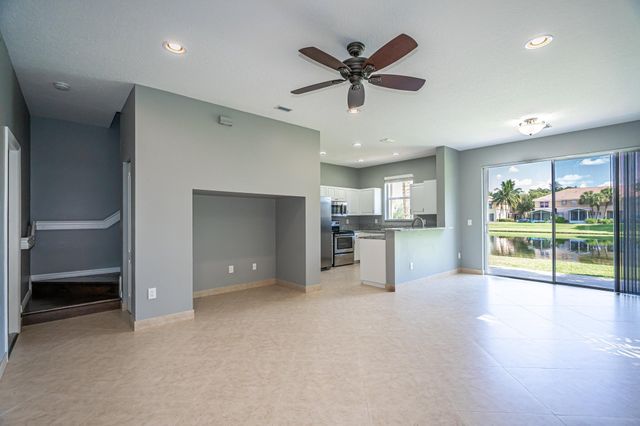 460 Rainbow Springs Terrace, Royal Palm Beach, FL 33411