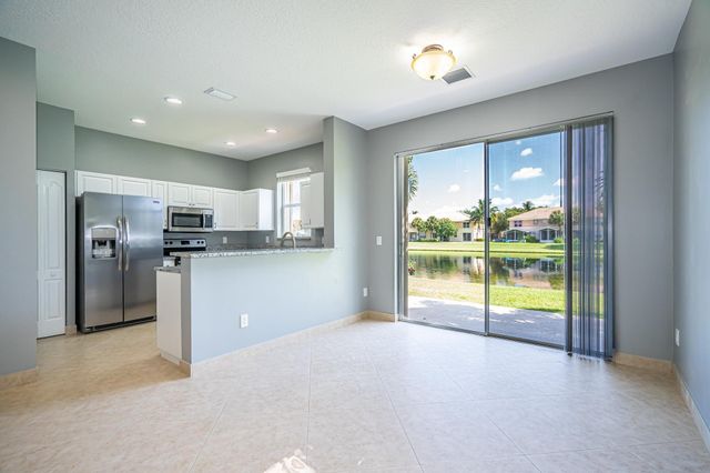 460 Rainbow Springs Terrace, Royal Palm Beach, FL 33411