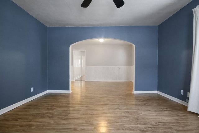 445 S ROLLINS ST, Centralia, MO 65240