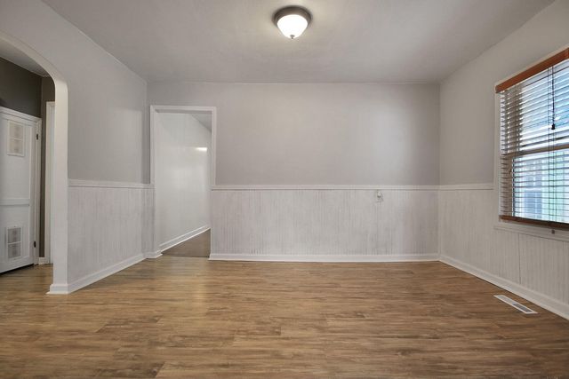 445 S ROLLINS ST, Centralia, MO 65240