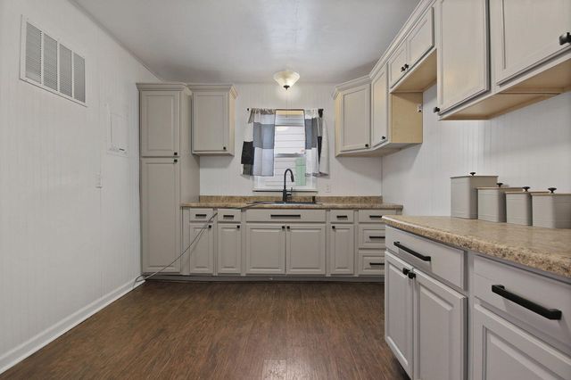 445 S ROLLINS ST, Centralia, MO 65240