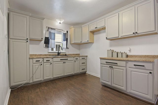 445 S ROLLINS ST, Centralia, MO 65240