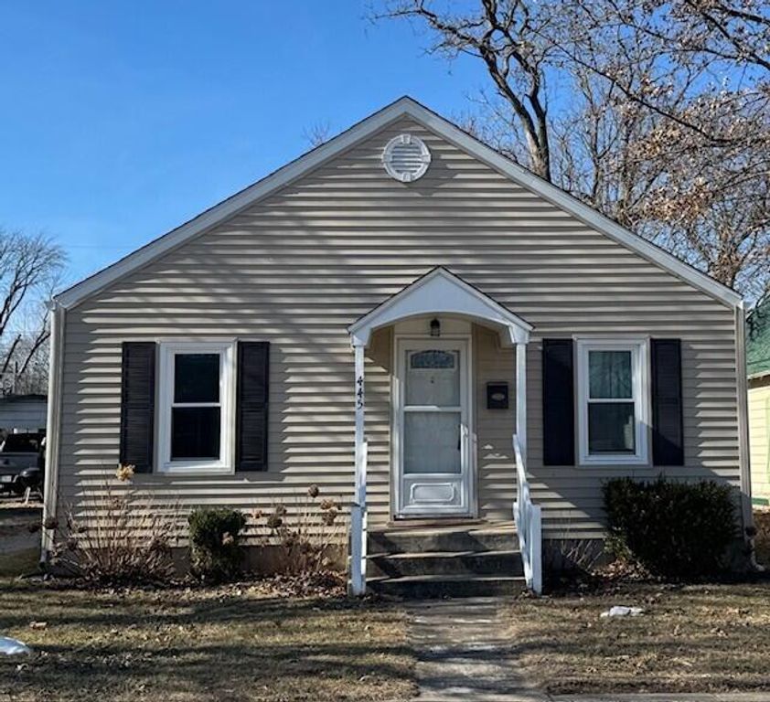 445 S ROLLINS ST, Centralia, MO 65240