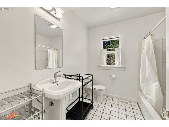 580 HORN Ln, Eugene, OR 97404