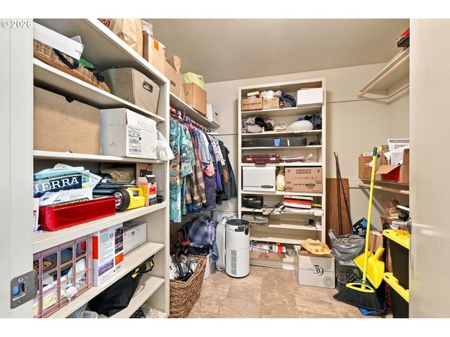 580 HORN Ln, Eugene, OR 97404