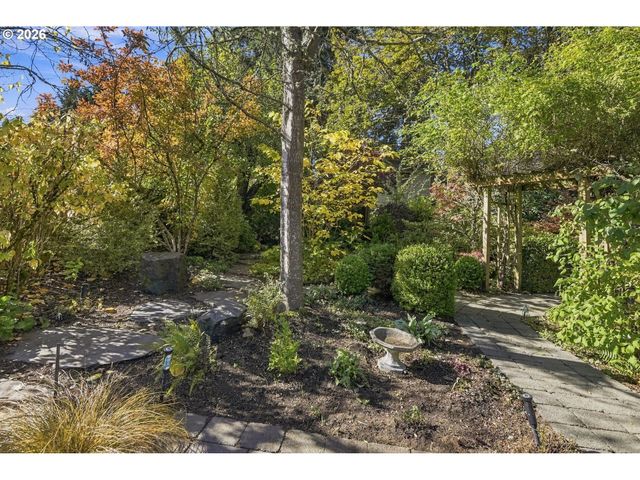 580 HORN Ln, Eugene, OR 97404