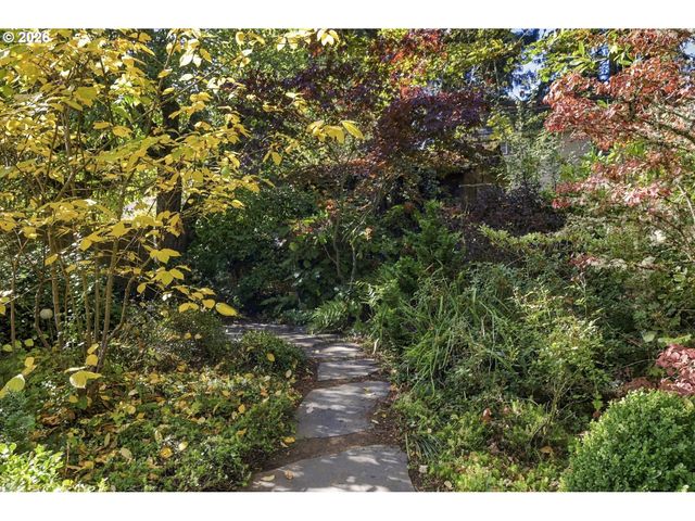 580 HORN Ln, Eugene, OR 97404
