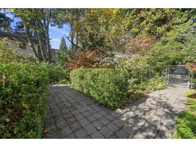 580 HORN Ln, Eugene, OR 97404