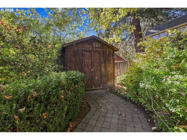 580 HORN Ln, Eugene, OR 97404