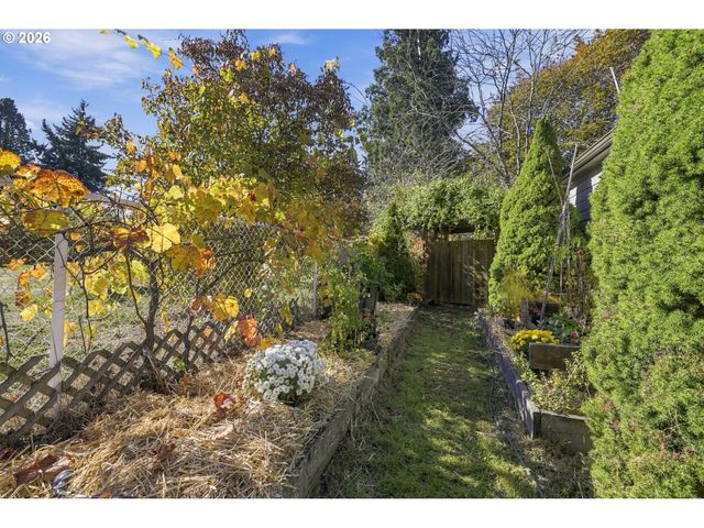 580 HORN Ln, Eugene, OR 97404