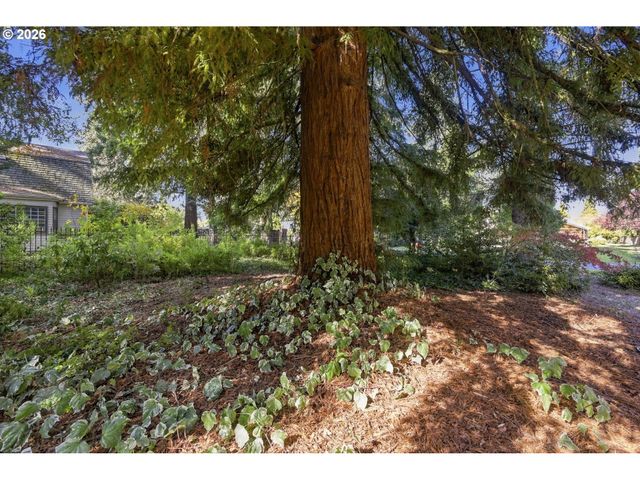 580 HORN Ln, Eugene, OR 97404