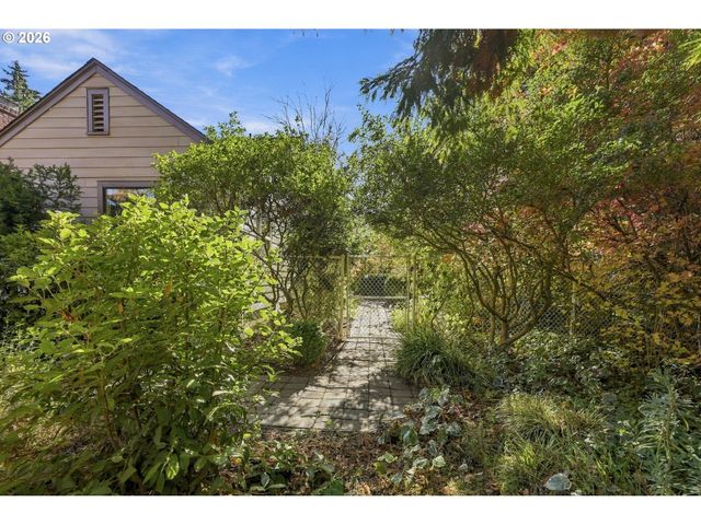 580 HORN Ln, Eugene, OR 97404