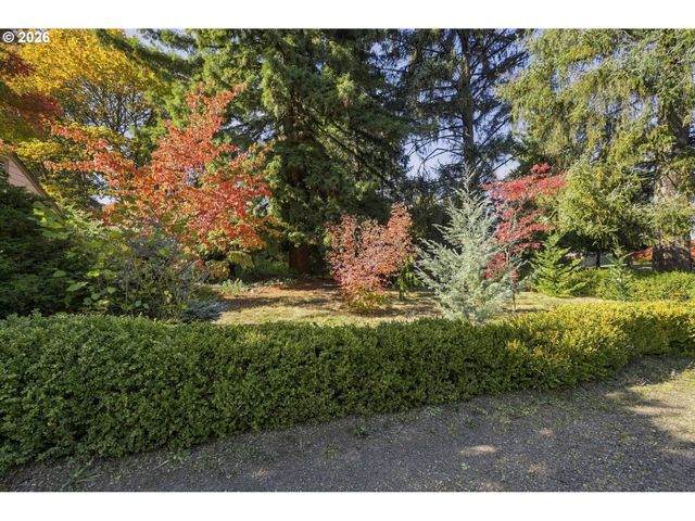 580 HORN Ln, Eugene, OR 97404