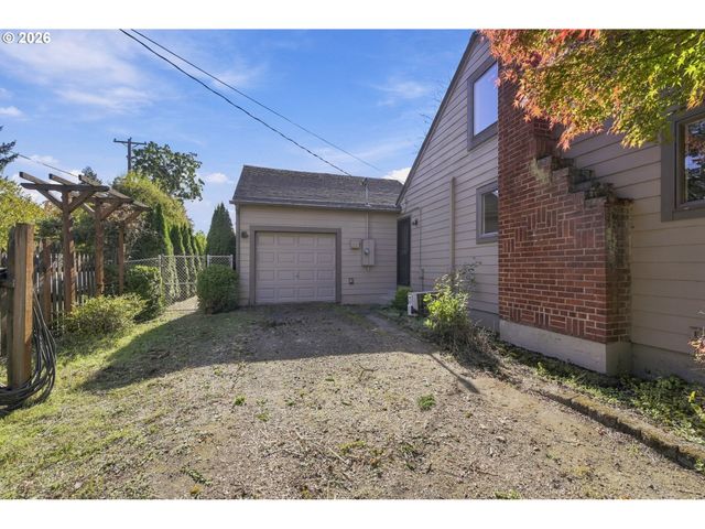 580 HORN Ln, Eugene, OR 97404