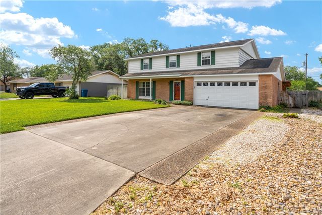 1112 David St, Sinton, TX 78387