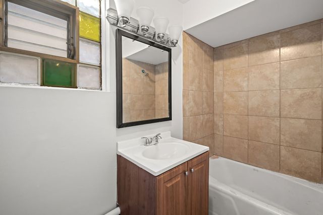 10214 S La Salle Street, Chicago, IL 60628
