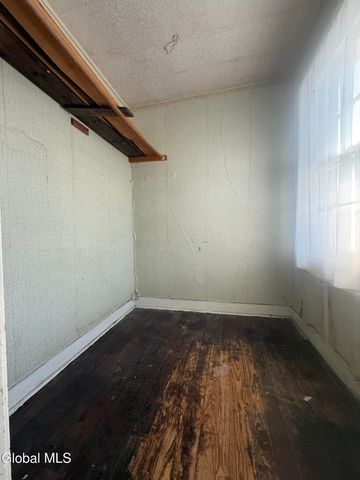 40 8th Street, Waterford, NY 12188