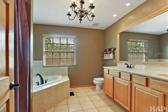 261 Hampton Road, Sugar Grove, IL 60554