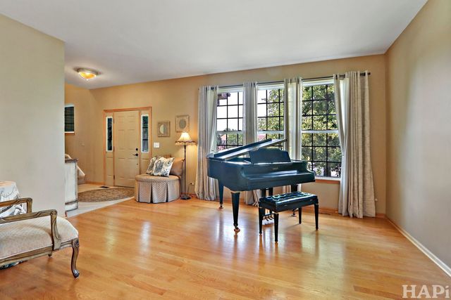 261 Hampton Road, Sugar Grove, IL 60554