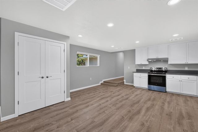 4832 N Fruit Avenue, Fresno, CA 93705
