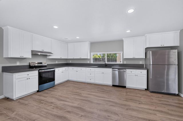 4832 N Fruit Avenue, Fresno, CA 93705
