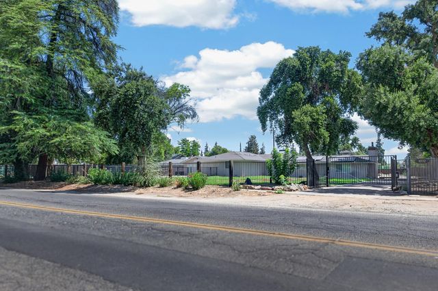 4832 N Fruit Avenue, Fresno, CA 93705