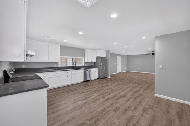 4832 N Fruit Avenue, Fresno, CA 93705