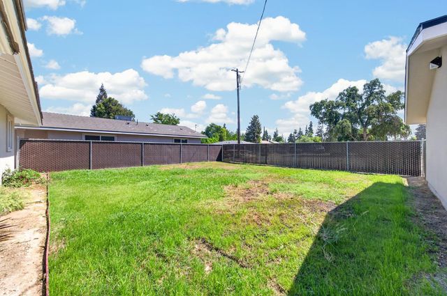 4832 N Fruit Avenue, Fresno, CA 93705