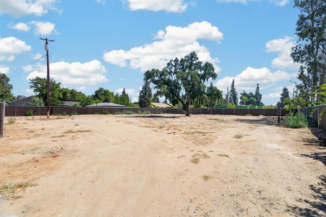 4832 N Fruit Avenue, Fresno, CA 93705
