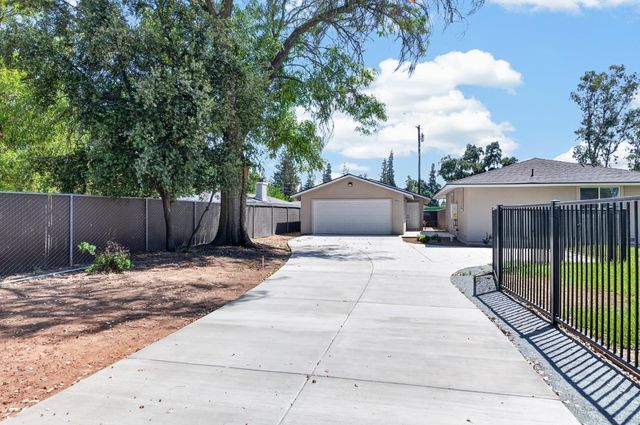 4832 N Fruit Avenue, Fresno, CA 93705