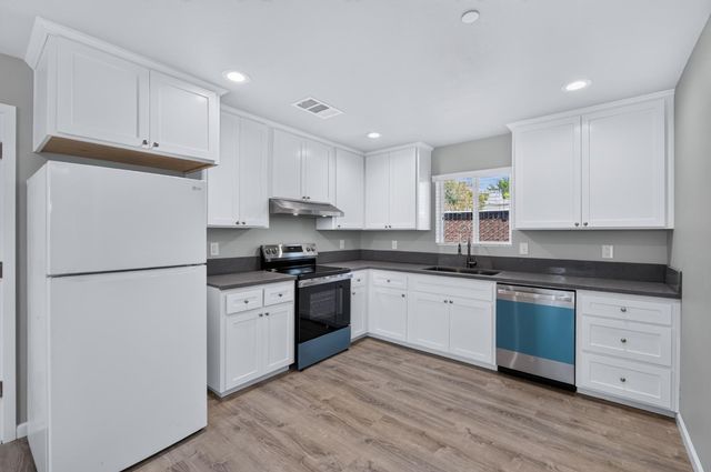 4832 N Fruit Avenue, Fresno, CA 93705