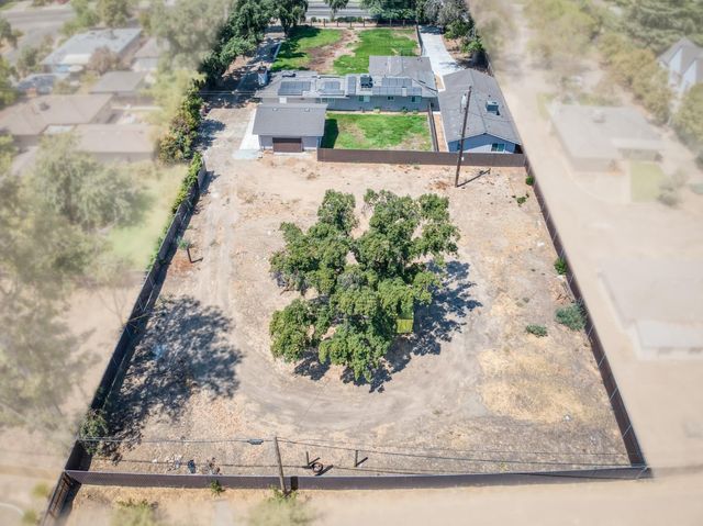 4832 N Fruit Avenue, Fresno, CA 93705
