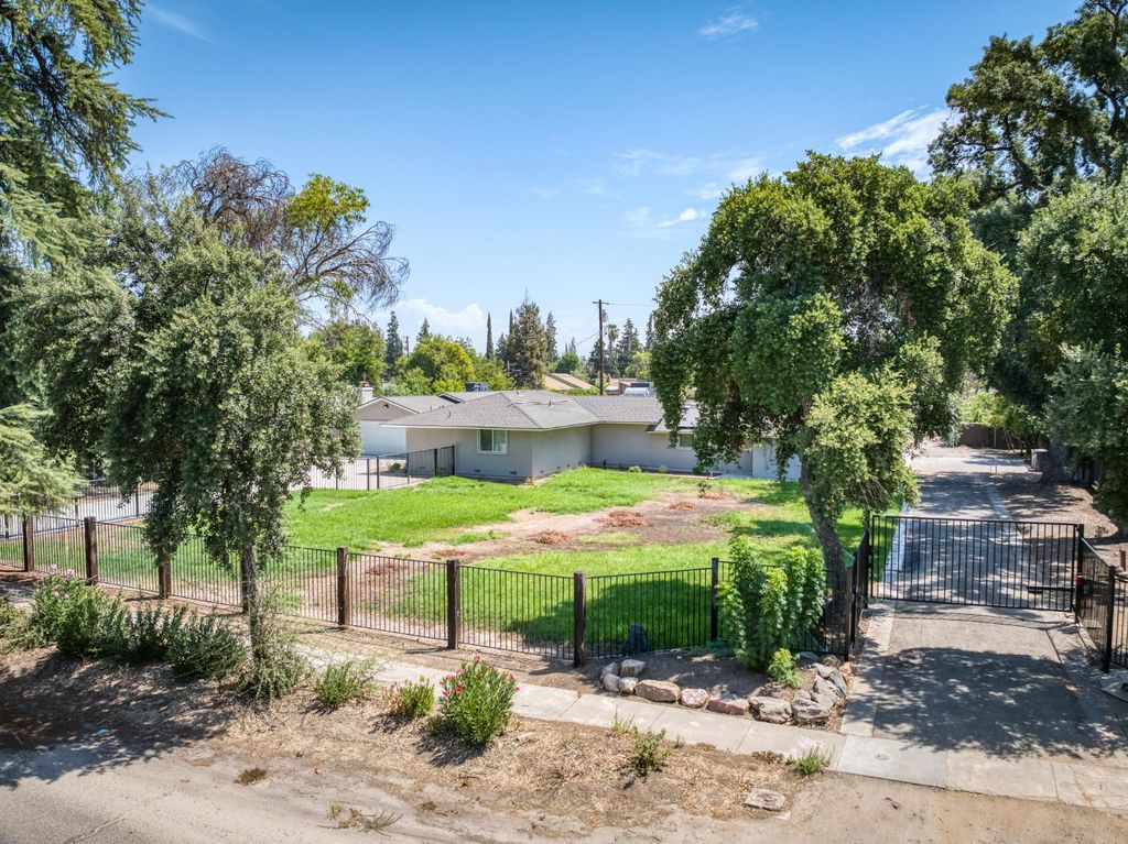 4832 N Fruit Avenue, Fresno, CA 93705